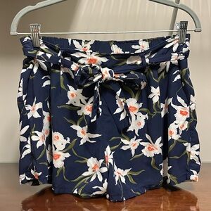 Old Navy Women's Medium Floral Shorts Navy, White, Orange, and Green